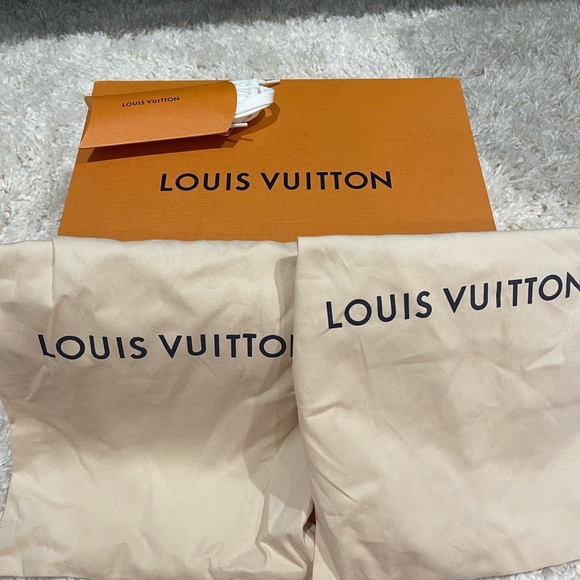 Louis Vuitton Sneakers - Picture 2 of 7